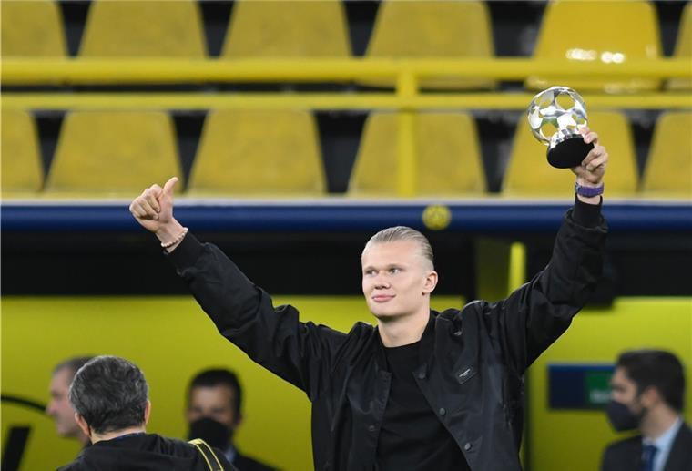 Rose gegen Länderspiel-Nominierung von Haaland Erst kürzlich wurde Dortmunds Erling Haaland von der UEFA als bester Stürmer des Jahres ausgezeichnet. Momentan ist der 21-Jährige verletzt.