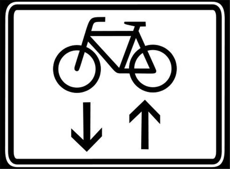 Falsch herum in Bremerhavens Einbahnstraßen Erst wenn dieses Zusatzzeichen unter dem Einbahnstraßenschild montiert wurde, wird die Freigabe wirksam.