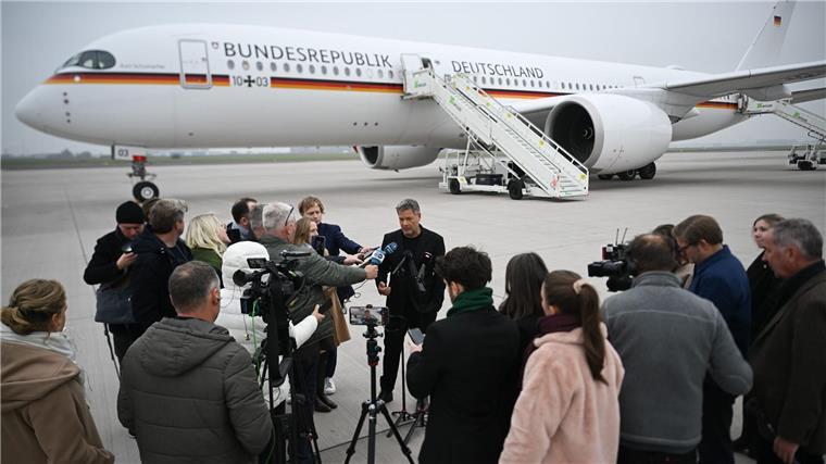 Habeck wirbt auf Tech-Konferenz für Gründerinnen Erste Auslandsreise nach Ampel-Aus.