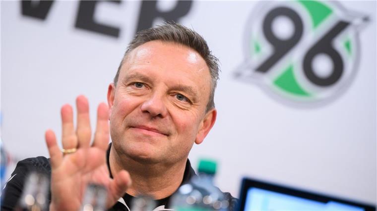 Erster Sieg für Breitenreiter: 96 schlägt Young Boys Bern Erstes Erfolgserlebnis für André Breitenreiter bei Hannover 96