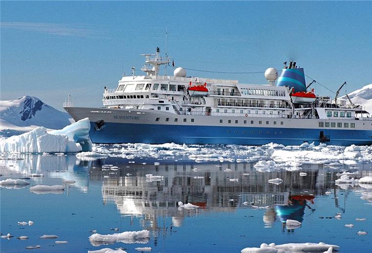 Die „Seaventure“ macht den Anfang Erstes Schiff am Kreuzfahrtterminal: die „Seaventure“.