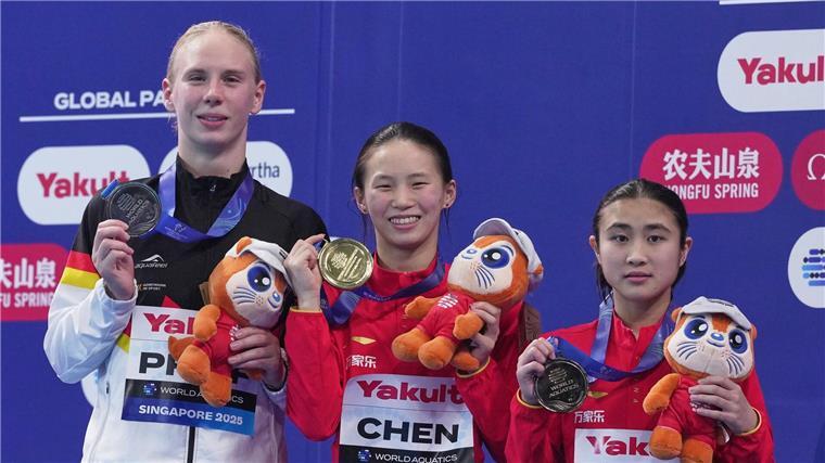 Überraschung im Wasserspringen: Pfeif gewinnt WM-Silber Erstmals schaffte es Pauline Pfeif bei einer WM auf das Podest.