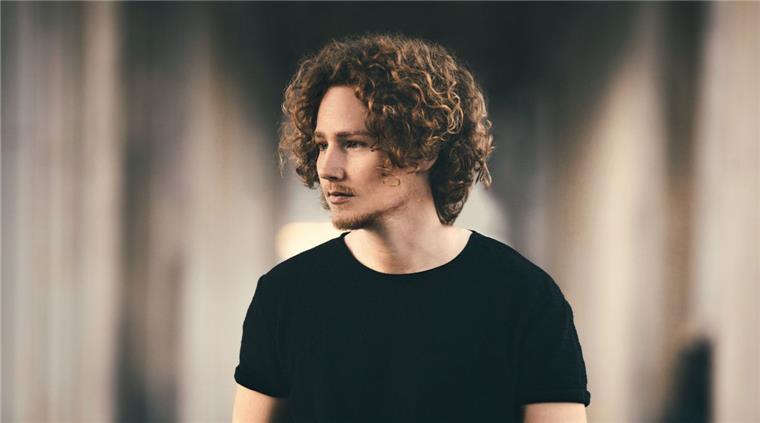 Breminale: Das Sommerfest der Hansestadt lockt mit 150 Konzerten Erzielte in diesem Jahr den vierten Platz beim Eurovision Songcontest und ist in Bremen dabei: Michael Schulte.