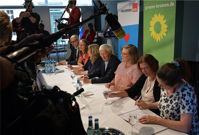 Umfrage im Land Bremen: Unbekannte Senatorinnen Es gab zwar keine klassische Sonntagsfrage, aber einen Blick auf die Perteisympathien. Die SPD liegt vor CDU und Grünen. Allerdings ist der Anteil derer, die sich nicht klar äußerten, sehr hoch.