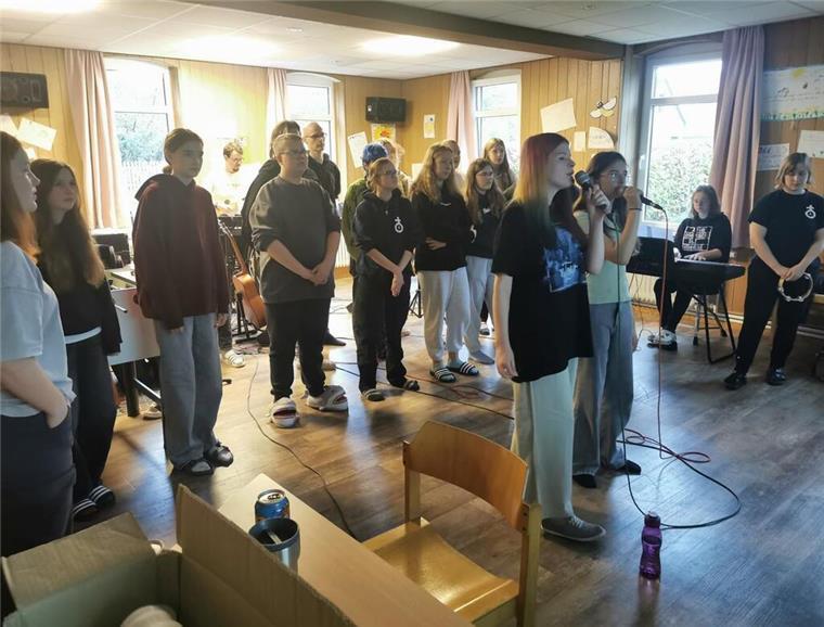 TenSing Tarmstedt zieht es wieder auf die Bühne Es geht wieder auf die Bühne: TenSing Tarmstedt bereitet sich auf das nächste Konzert vor. Das Foto zeigt die Jugendlichen während einer Probe im vergangenen Jahr.