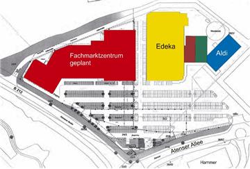Es gibt den Plan, direkt neben dem E-Center in Atens (gelbe Fläche) ein Einkaufszentrum mit sechs Fachmärkten und einem Schnellrestaurant zu errichten (rote Fläche). Die Baugenehmigung ist erteilt.