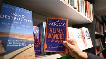 Es gibt immer mehr Bücher zu den Themen Klimawandel und Nachhaltigkeit.