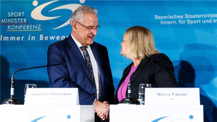 Ringen um Sportfördergesetz - Faeser: Geht nur um „Nuancen“ Es gibt noch einiges zu klären zwischen Joachim Herrmann (l) und Nancy Faeser (r).