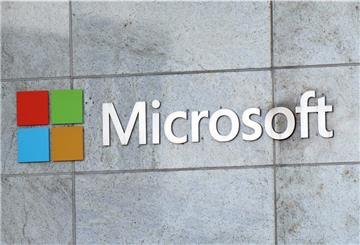 Das Microsoft-Logo ist am Firmengebäude in Bellevue zu sehen