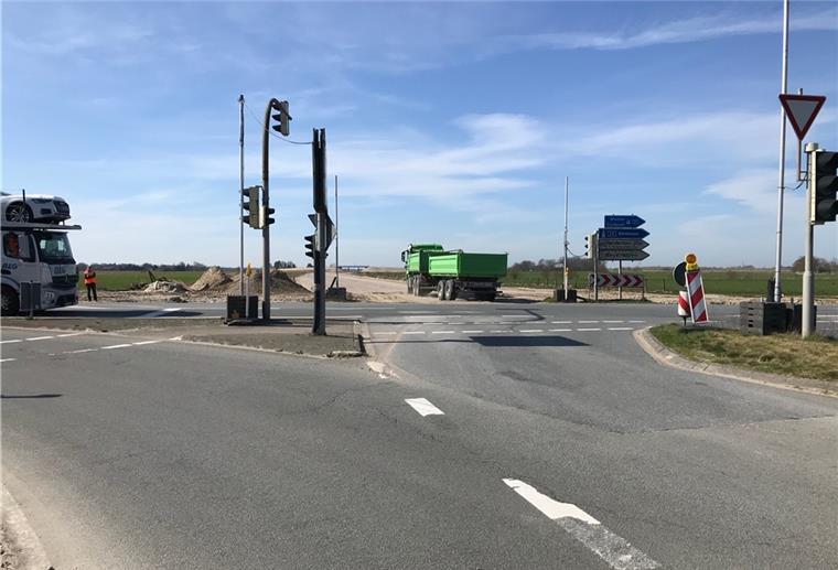 B 212 bei Brake wird ab 6. April voll gesperrt Es ist der wohl schwierigste Abschnitt des Projekts, die Anbindung der neuen B 211 an die B 212/Einmündung Weserstraße. Die Arbeiten beginnen am 6. April.