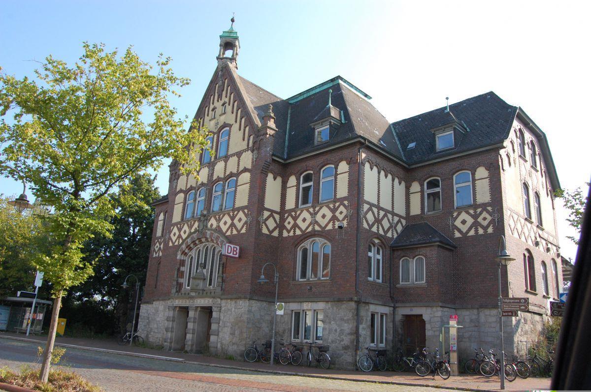 Bahnhof in Brake soll zu einem Hotel werden Es ist imposant, dass Braker Bahnhofgebäude, Nun gibt es konkrete Pläne für eine Nutzung.