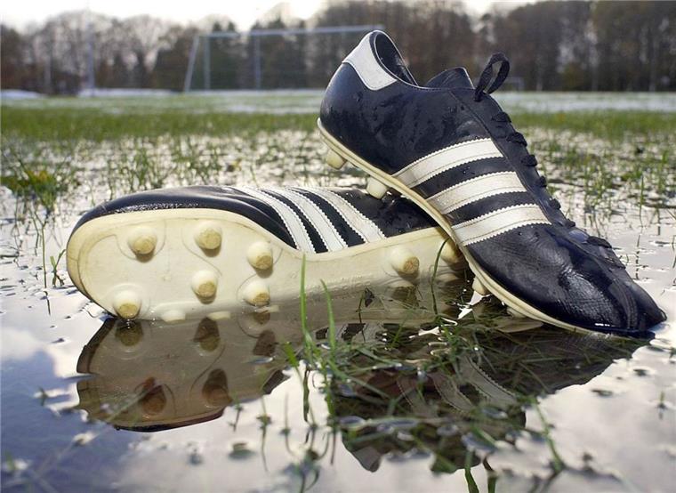 Es ist jedes Jahr das gleiche: Zwischen Mitte November und Ende März fallen Hunderte von Fußballspielen dem norddeutschen Schietwetter zum Opfer.