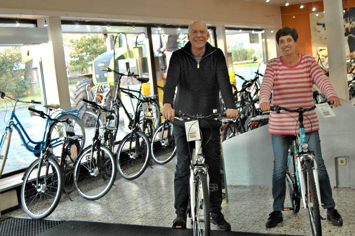Heeslingen: Eine Ära geht zu Ende, Zweirad-Center schließt „Es ist Wehmut dabei“, sagen Christa und Theo Dahm zur Schließung des Zweiradcenters. Sie haben sehr viel Engagement in das Geschäft gesteckt. Seit 1992 leiten beide das Unternehmen und werden nun nach insgesamt 35-jähriger Tätigkeit im Fahrradbereich der Branche tschüss sagen.
