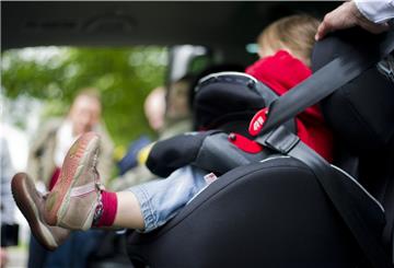 Es sind solche sogenannten Kinderschalen für Kinder unter 15 Kilo, die immer wieder für Ärger zwischen Taxifahrern und Eltern sorgen, die sich mit ihrem Nachwuchs befördern lassen wollen. Während die Eltern fordern, dass Taxen die Schalen zur Verfügnung stellen sollten, argumentieren die Fahrer, dass ihnen dafür der Platz fehle.