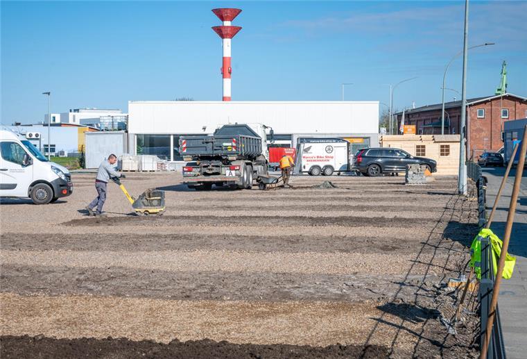 Bremerhavener öffnen neuen Wohnmobilstellplatz im Fischereihafen Blick auf den Platz für Wohnmobile