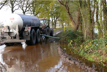 Es war ein Debakel: Weil der Kreis wegen zu hoher Nitrit-Werte den Abfluss des Appelner Dorfgrabens in die Lune sperrte, musste die Gemeinde drei Jahre lang das Wasser vom Dorfgraben abpumpen und in die Kläranlage nach Beverstedt fahren.