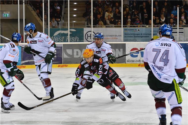 Es war eine aufregende Partie zwischen den Fischtown Pinguins und den Augsburger Panthern. Die Führung wechselte mehrfach hin und her.