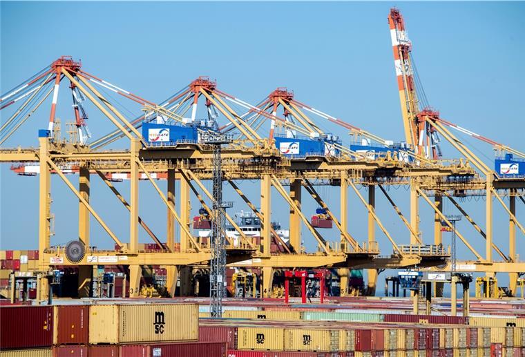 Bremer Häfen schlagen mehr Fracht um Es wurden mehr Container verschifft.