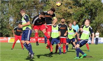 Esenshamm (schwarze Trikots) gewann das Spitzenspiel in Sande mit 1:0 und baute die Tabellenführung in der Kreisliga aus. Fünf Punkte beträgt der Vorsprung auf den Dritten. Die ersten zwei Mannschaften steigen auf.