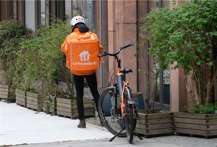 Kommt das Online-Trinkgeld nicht bei den Essenfahrern an? Essenfahrer behaupten, ds Online-Trinkgeld komme nicht bei ihnen an.