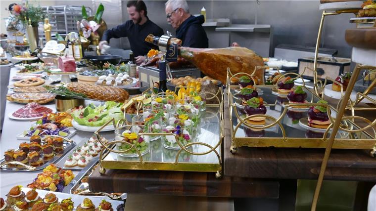 Gulasch, Gebirgsgarnelen und Strudel für die Oscar-Stars Essensreste werden an Tafeln gespendet.