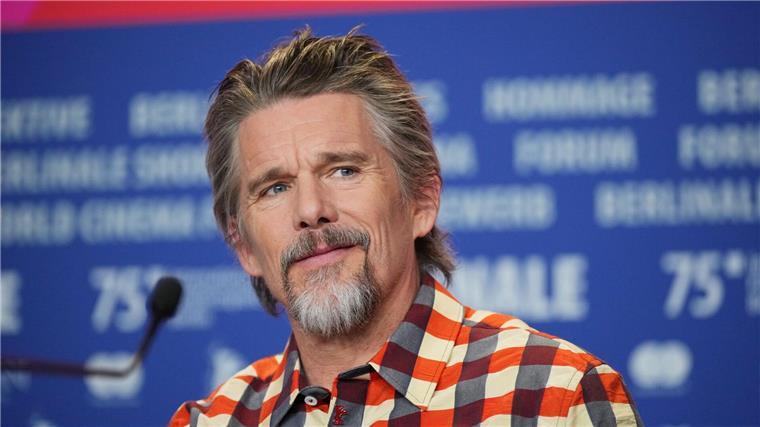 Berlinale-Wettbewerb: Welche Filme bislang überzeugen Ethan Hawke legt einen starken Auftritt in „Blue Moon“ hin. (Archivbild)