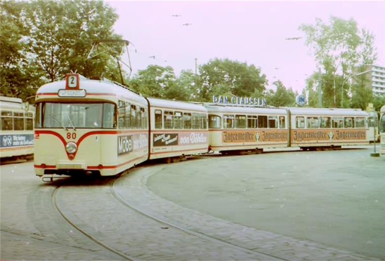 Videoschätze zeigen, wie die Straßenbahnen Bremerhaven prägten Eine Straßenbahn.