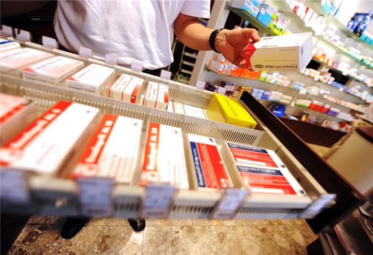 Nordenhamer Apotheken: Immer mehr Medikamente nicht verfügbar Etliche Medikamente sind momentan Mangelware: Neben der Konzentration auf wenige Produktionsstätten für Arzneimittel und Wirkstoffe gibt es noch andere Gründe für den derzeitigen Missstand – zum Beispiel Produktions- und Lieferverzögerungen bei Rohstoffen und Qualitätsmängel bei der Herstellung.