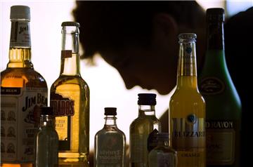 Etwa 1,3 Millionen Menschen gelten in Deutschland als alkoholabhängig, 9,5 Millionen Frauen und Männer konsumieren Alkohol in gesundheitlich riskanter Form, heißt es im ersten Alkoholatlas des Deutschen Krebsforschungszentrums aus dem Jahr 2017.