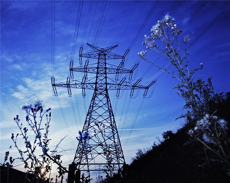 Stromausfall in Bremerhaven: Drei Stunden "Blackout" im Stadtnorden Etwa 1400 Kilometer Stromleitungen verlaufen über und unter Erde Bremerhavens.
