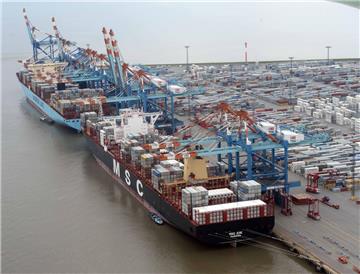 Etwa 270 Container hat die "MSC Zoe"
auf ihrem Weg nach Bremerhaven am Dienstag verloren. 