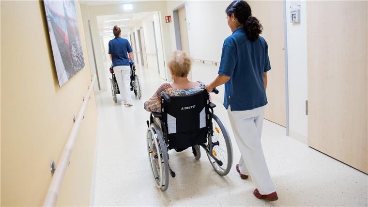 Mehr ausländische Berufsabschlüsse anerkannt Etwa drei Viertel der vollständig anerkannten Abschlüsse entfielen auf medizinische Gesundheitsberufe. (Archivbild)