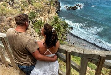 Eugen und Marina Guggenheimer sind zufrieden mit ihrer Entscheidung nach Teneriffa geflogen zu sein. Sie genossen die wiedergewonnene Freiheit sehr.