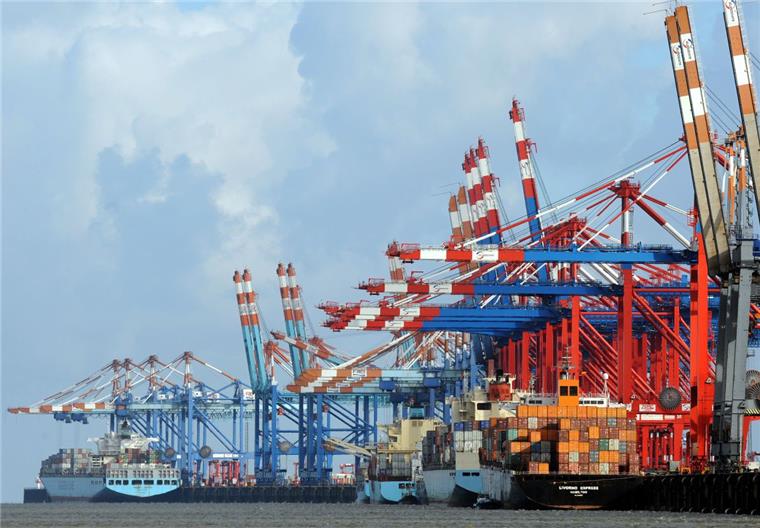 Bremerhaven: Eurogate mit starkem Einbruch beim Containerumschlag Eurogate verzeichnete im ersten Quartal 2019 in Bremerhaven einen deutlichen Rückgang beim Containerumschlag.