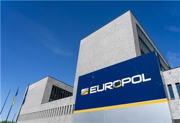 Europol, die Polizeibehörde der Europäischen Union, geht weiter von einem hohen Terrorpotenzial in Europa aus. Besondere Gefahr geht von Rechtsextremisten und Dschihadisten