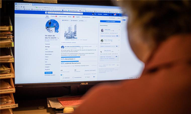 Eva Erkenberg, Inhaberin von Bremerhavens Segelmacher, engagiert sich für den Erhalt des Museumsschiffs "Seute Deern". Unter anderem pflegt sie eine Facebook-Seite. 