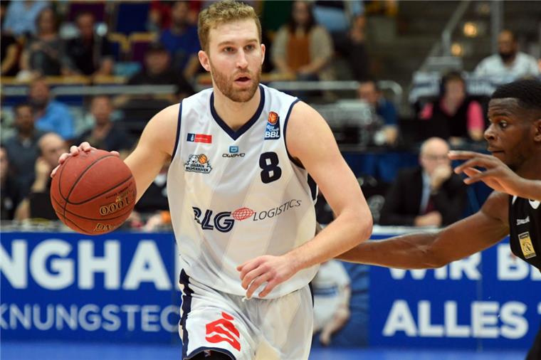 Eisbären Bremerhaven jagen neuen Spieler Evan Smotrycz (Foto) fällt bis Saisonende aus.