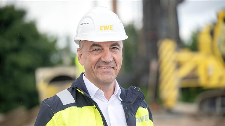EWE-Chef: EU-Regeln verteuern Wasserstoffproduktion unnötig EWE-Chef Stefan Dohler kritisiert, dass EU-Vorgaben die Wasserstoffproduktion unnötig teuer machen.
