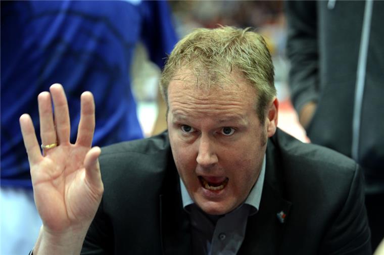 Wiedersehen der Eisbären Bremerhaven mit Doug Spradley Ex-Eisbären-Trainer Doug Spradley ist jetzt in Würzburg tätig. Foto Scheer