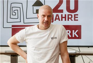 Ex-Fußballprofi Ivan Klasnic steht laut buten un binnen kurz vor einem Vergleich in einem Prozess gegen zwei ehemalige Mannschaftsärzte von Werder Bremen. 