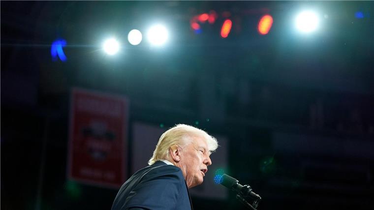 Trump umgarnt Bitcoin-Community Ex-Präsident Donald Trump macht sich die Forderungen der Bitcoin-Community zueigen.