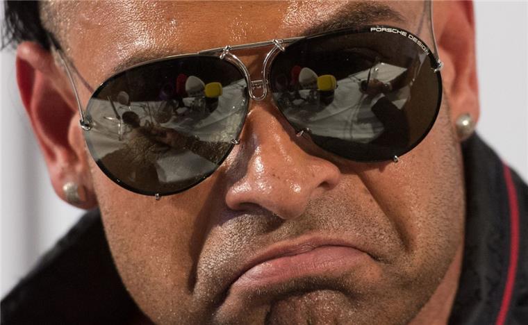 Tim Wiese wird im Wrestling-Ring zu "The Machine" Die böse Miene sitzt schonmal: Tim Wiese gibt in München am Donnerstag sein Wrestling-Debüt.
