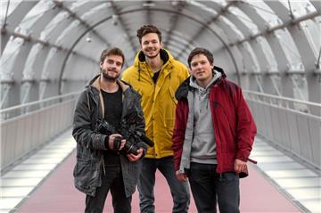 Expedition ins Eis: Dennis Voigt, Tim David Müller-Zitzke und Michael Ginzburg brechen am 10. November an Bord eines ehemaligen russischen Forschungsschiffes in die Antarktis auf. Dort wollen sie einen Film drehen, der zuerst in Bremerhaven laufen soll.