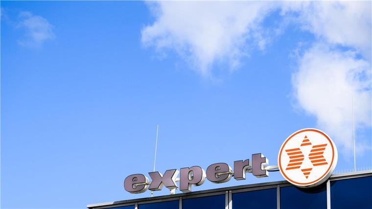 Expert verliert Umsatz – Hoffnung auf neue Impulse Expert betreibt 65 eigene Fachmärkte. Als zweitgrößter Elektronikhändler setzt das Unternehmen auch verstärkt auf Onlinehandel.