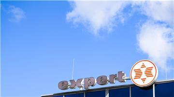 Expert betreibt 65 eigene Fachmärkte. Als zweitgrößter Elektronikhändler setzt das Unternehmen auch verstärkt auf Onlinehandel.