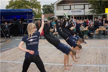 Extraklasse: Seilspringer aus Lüneburg beim Straßenfest in Selsingen. Foto: Demm...