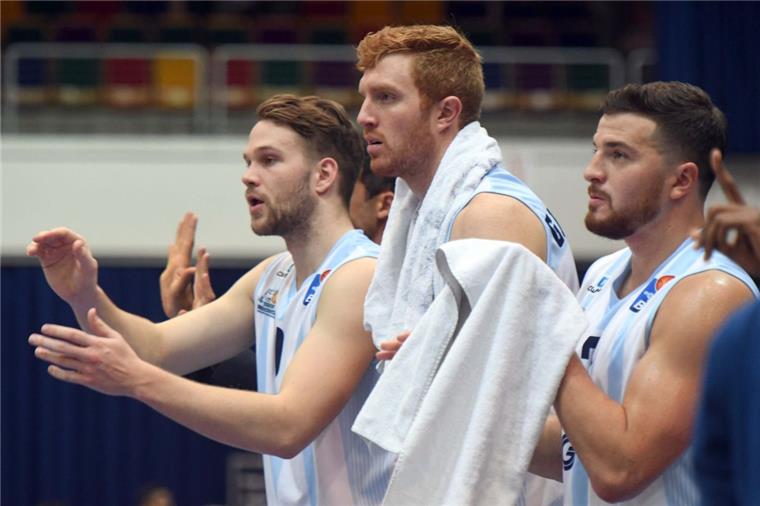 Die Eisbären wollen ihre schwarze Serie in Würzburg beenden Fabian Bleck, Geoffrey Groselle und Dominique Johnson (von links) hoffen auf ein Erfolgserlebnis mit den Eisbären in Würzburg. Foto Scheer