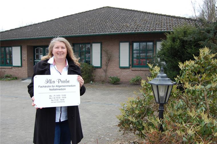 Neue Hausärztin sagt Ja zu Hagen Fachärztin Ilka Priebe eröffnet am Montag, 4. April, in Hagen an Parkstraße ihre Praxis für Allgemeinmedizin und Notfallmedizin. Mit ihrem Praxis-Neubau „Am Gewerbepark 7“ wird voraussichtlich im nächsten Monat begonnen. Foto Heß
