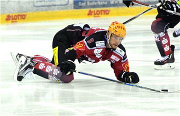 Fällt ein Spieler ab der neuen Saison immer wieder mit Schwalben auf, droht ihm eine Geldstrafe.