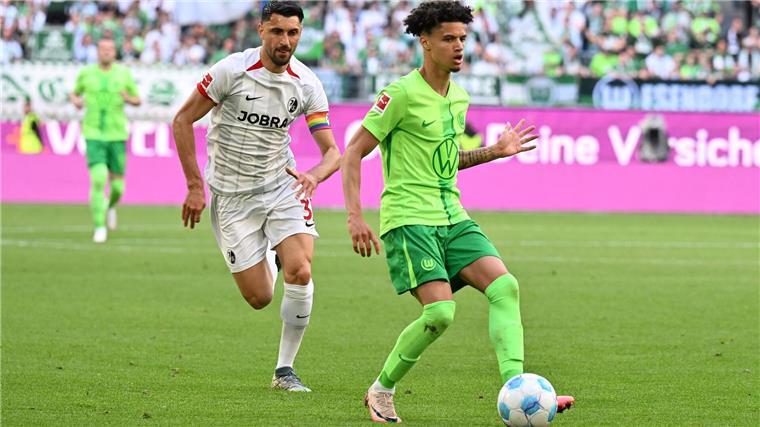 Wieder verletzt: Pechvogel Paredes erneut am Fuß operiert Fällt erneut lange aus: Wolfsburgs Kevin Paredes.